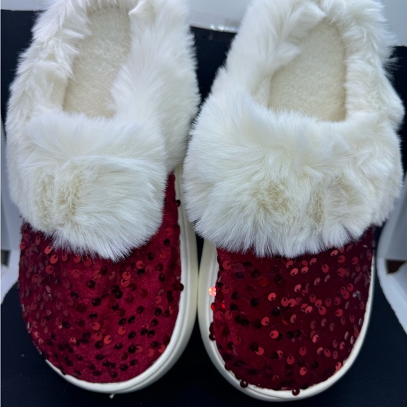 Women’s Slippers New - Picture 3 of 6